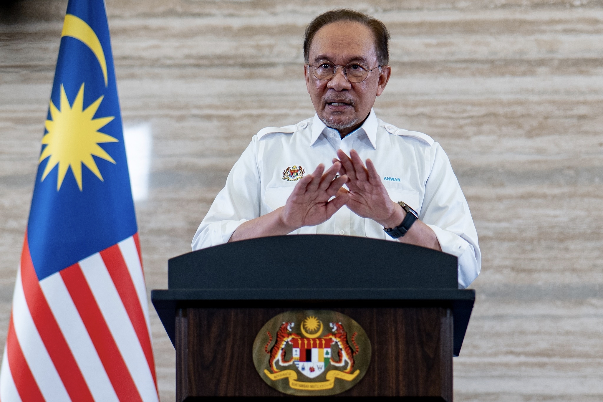 Prime Minister Anwar Announces Five Key Initiatives to Benefit Malaysians5vh7ji1rnw