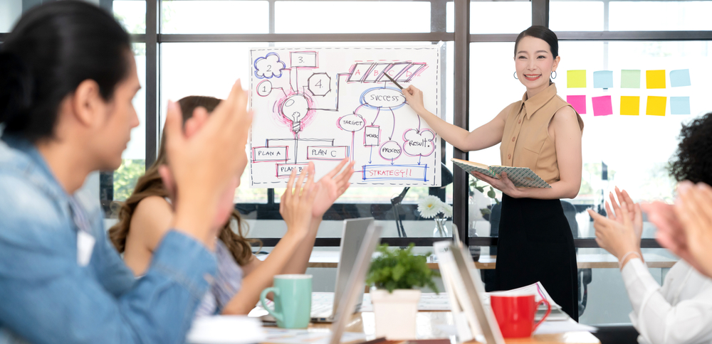 Workplace Hacks: How to Be an Influential Leader, Not Just a Managerj8ummflu0g