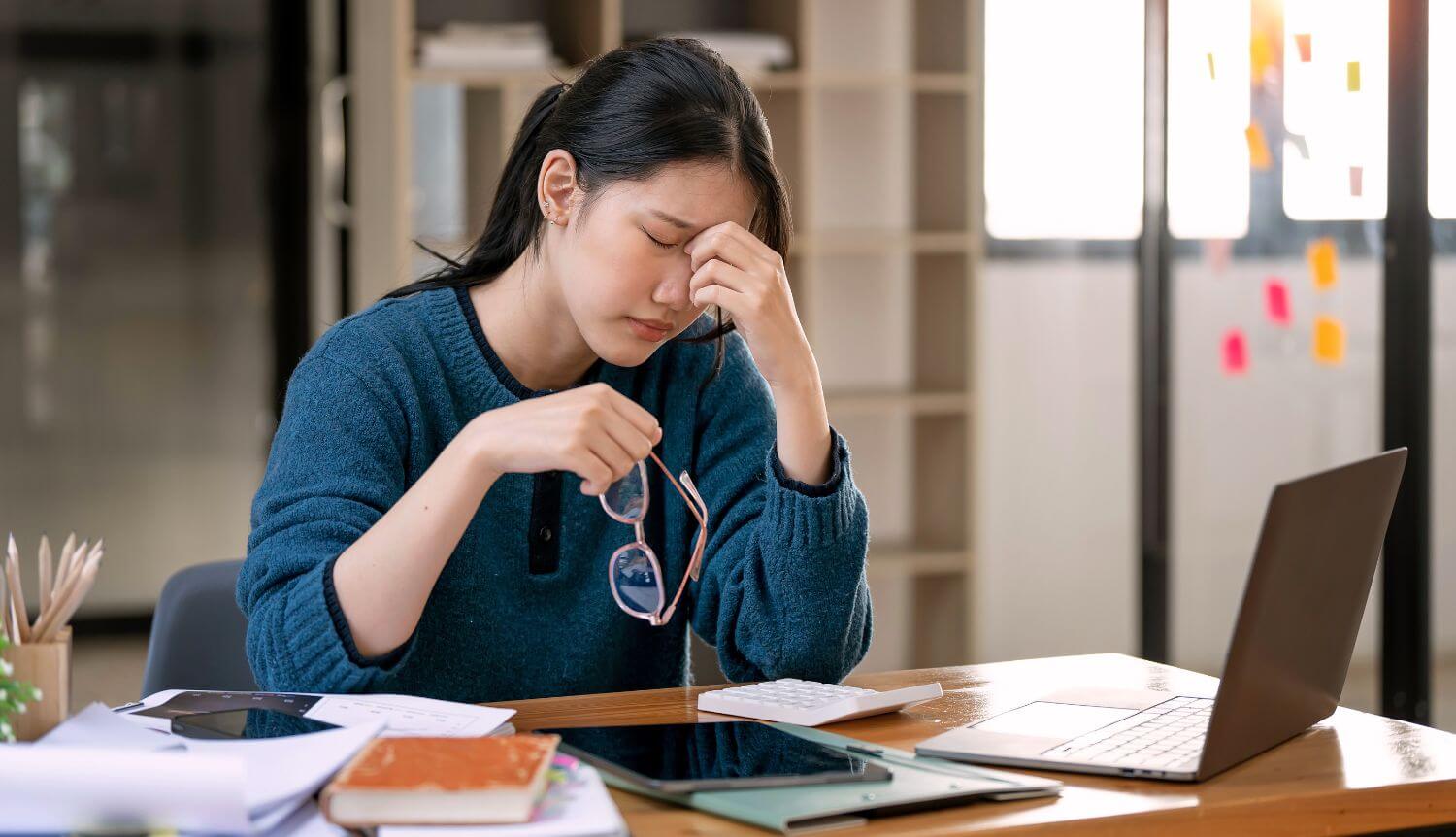 Combating Workplace Burnout: From Strategic Breaks to Rebuilding Work Boundaries34b8mv7hk2